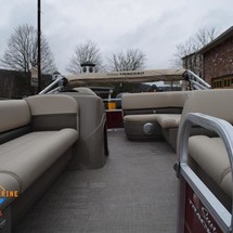 Sun Tracker Party Barge 18 DLX