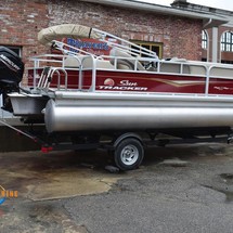 Sun Tracker Party Barge 18 DLX