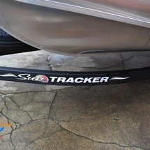 Sun Tracker Party Barge 18 DLX