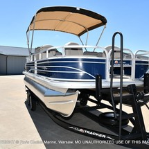 Sun Tracker Fishin Barge 20 DLX