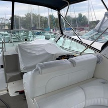 Cruisers yachts 3372 express