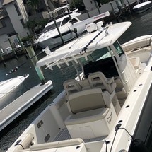 Boston Whaler 330 Outrage