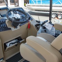 Sunchaser Boats Eclipse 8523 Entertainer