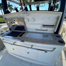 Boston Whaler 380 Outrage
