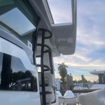 Boston Whaler 380 Outrage