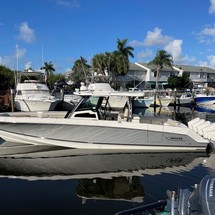 Boston Whaler 380 Outrage