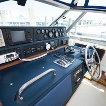 Sea ray 390 express cruiser
