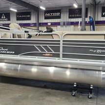Sun Tracker Party Barge 20 DLX