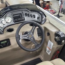 Sun Tracker Party Barge 20 DLX