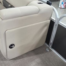 Sun Tracker Party Barge 20 DLX