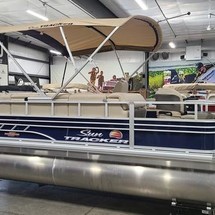 Sun Tracker Fishin Barge 20 DLX