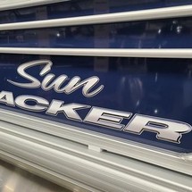 Sun Tracker Fishin Barge 20 DLX