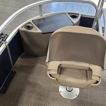 Sun Tracker Fishin Barge 20 DLX