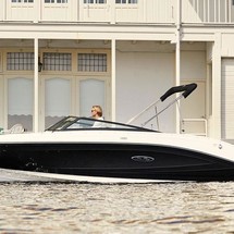 Sea ray 230 signature bowrider
