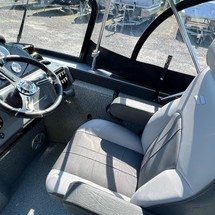 Starcraft Marine Fishmaster 210