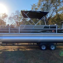 Sun Tracker Fishin Barge 24 DLX