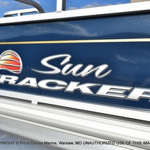 Sun Tracker Bass Buggy 18 DLX