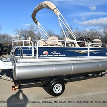 Sun Tracker Bass Buggy 18 DLX