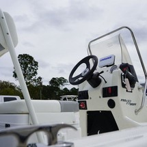 Mako Pro Skiff 17 CC