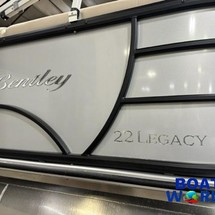 Premier Pontoons Navigator 220