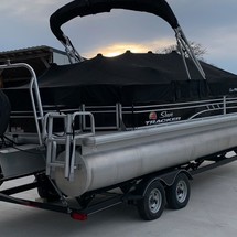 Sun Tracker Fishin Barge 22 DLX