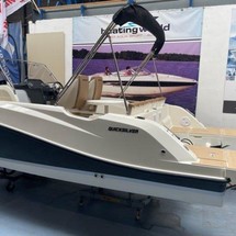 Quicksilver Activ 675 Open