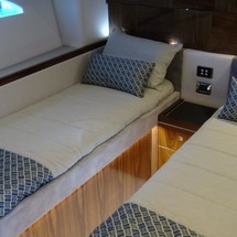 Riviera 6000 Sport Yacht