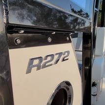 Robalo centre console r272