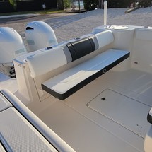Robalo centre console r272