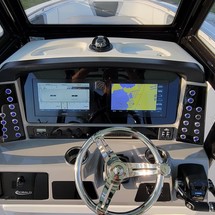 Robalo centre console r272