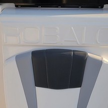 Robalo centre console r272