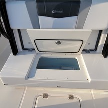Robalo centre console r272