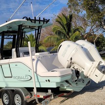 Robalo centre console r272