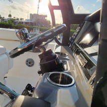 Robalo centre console r272