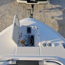 Robalo centre console r272