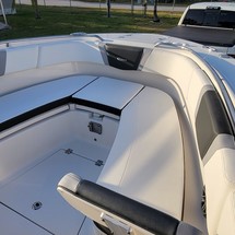 Robalo centre console r272
