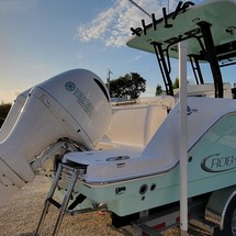 Robalo centre console r272