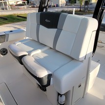 Robalo centre console r272