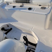 Robalo centre console r272
