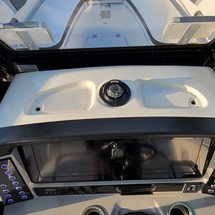 Robalo centre console r272