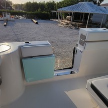 Robalo centre console r272