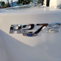Robalo centre console r272