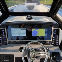 Robalo centre console r272