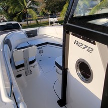 Robalo centre console r272