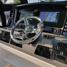 Robalo centre console r272