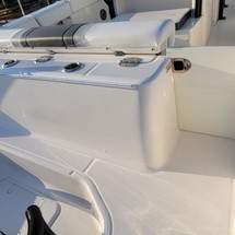 Robalo centre console r272