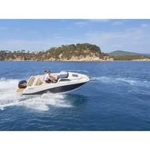 Quicksilver Activ 555 Cabin