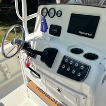 Nauticstar 211