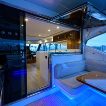 Riviera 5400 Sport Yacht