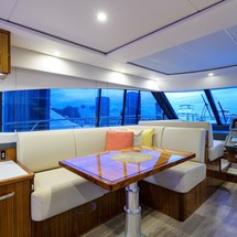 Riviera 5400 Sport Yacht